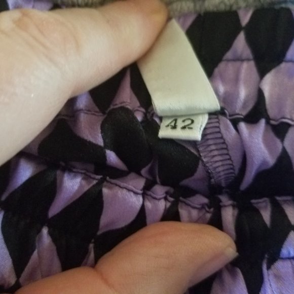 "Slumber in Style: Chic & Comfortable Luxury Pyjamas" - Picture 5 of 7